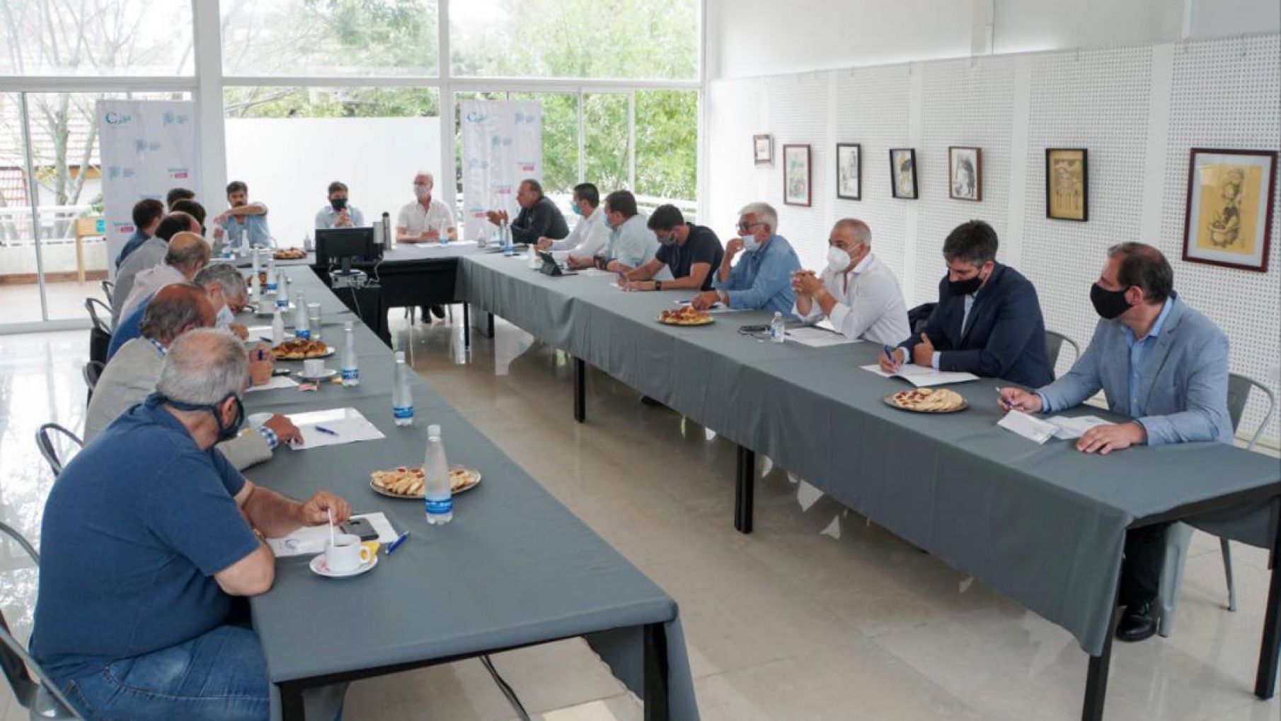 Kicillof se reunió con intendentes de la costa y por ahora no habrá nuevas restricciones